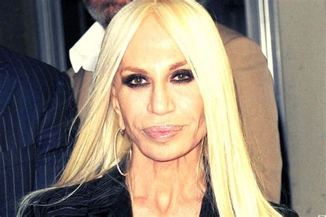 ramona versace quanti anni ha|Biografia della stilista Donatella Versace, dalla morte di Gianni .